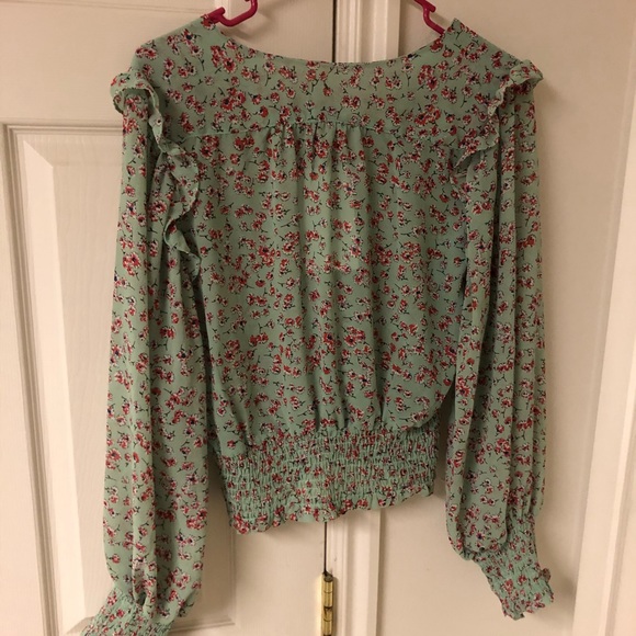 NWT Floral Cropped Ruched Waist Blouse - Picture 5 of 5